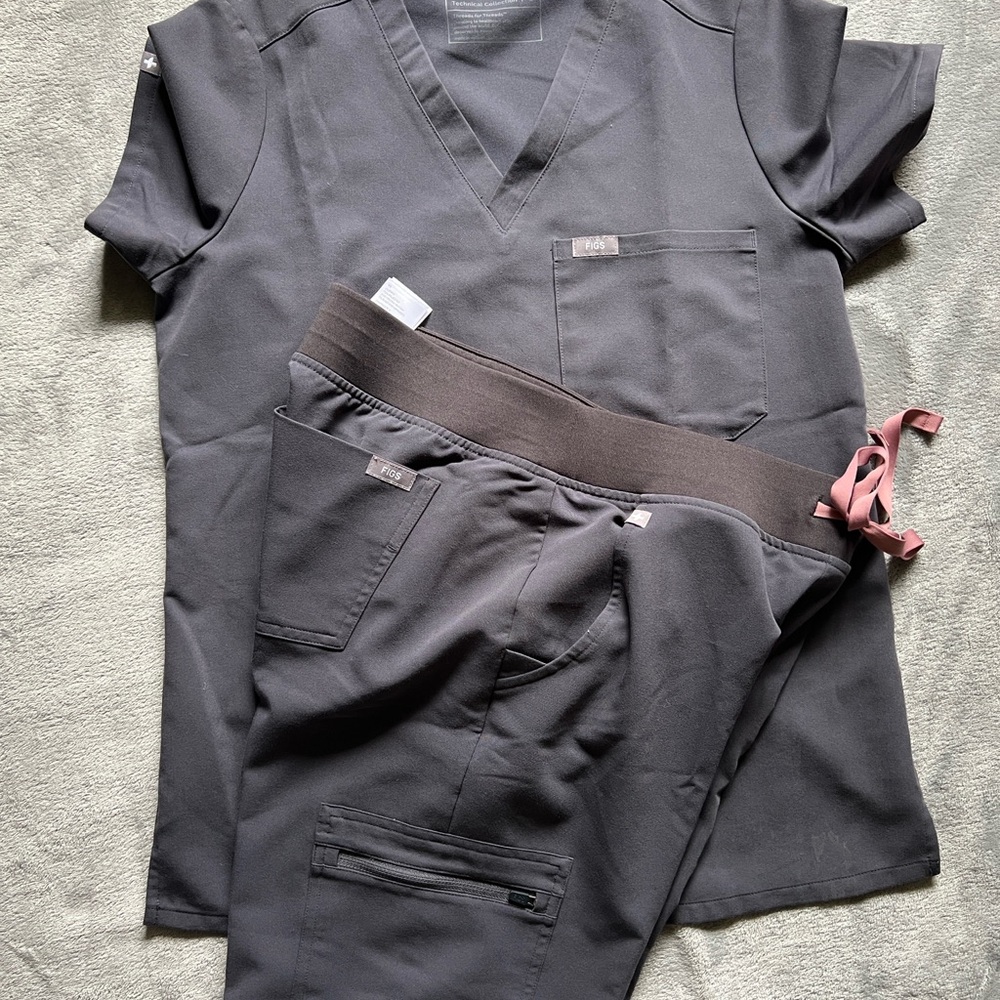 Figs Charcoal Scrub Set.